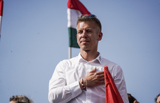 A kata visszahozatalától a minimálnyugdíjig - ezeket ígérte meg Magyar Péter a szombati tüntetésen