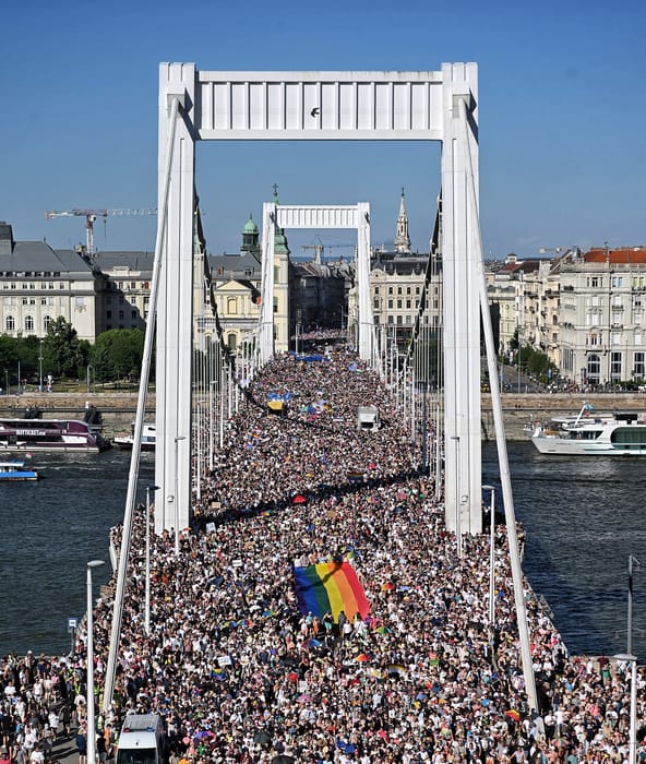 Karácsony Gergely a valaha volt legnagyobb Pride-on: Ezen a napon Budapest Európa fővárosává vált – élő közvetítés a büszkeség napjáról