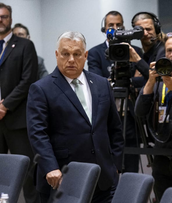 Átlátnak és átnéznek Magyarországon – elégett a bizalmi tőkénk a diplomácia színpadán