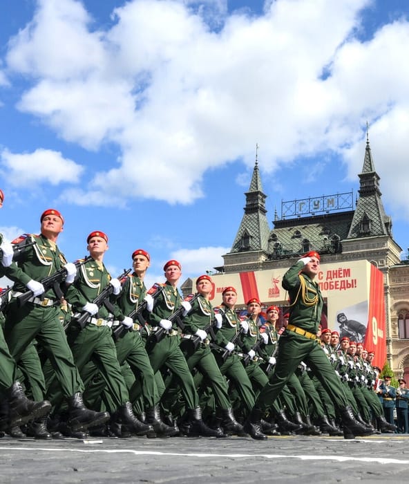 Átveréssel, éheztetéssel és fogvatartással is toborozzák az orosz katonákat, a dezertőrökkel pedig kegyetlenül elbánnak