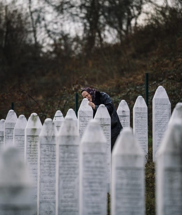 Srebrenica és a rossz lelkiismeret – hogyan nem dolgozza fel a város a 30 évvel ezelőtti népirtást