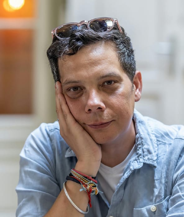 Az ember, akinek papírja van arról, hogy nem beszélhet egy tüntetésen, mert meleg – portréinterjú Léderer Andrással