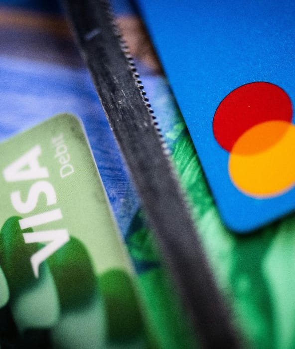 Mastercard vagy Visa? A felhasználóknak is kényelmetlenséget okozhat a bankok döntése