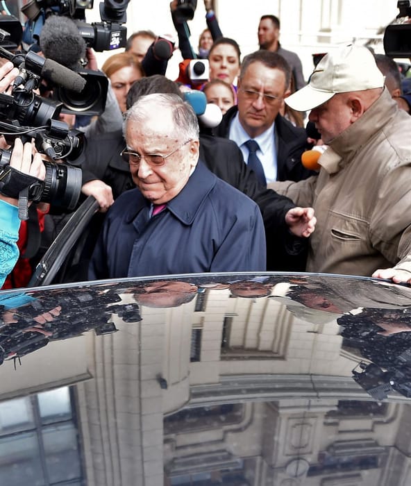 Meghalt Ion Iliescu, aki utálta Nagy Imrét és egy vécében, konyakivás közben döntött Ceausescu kivégzéséről