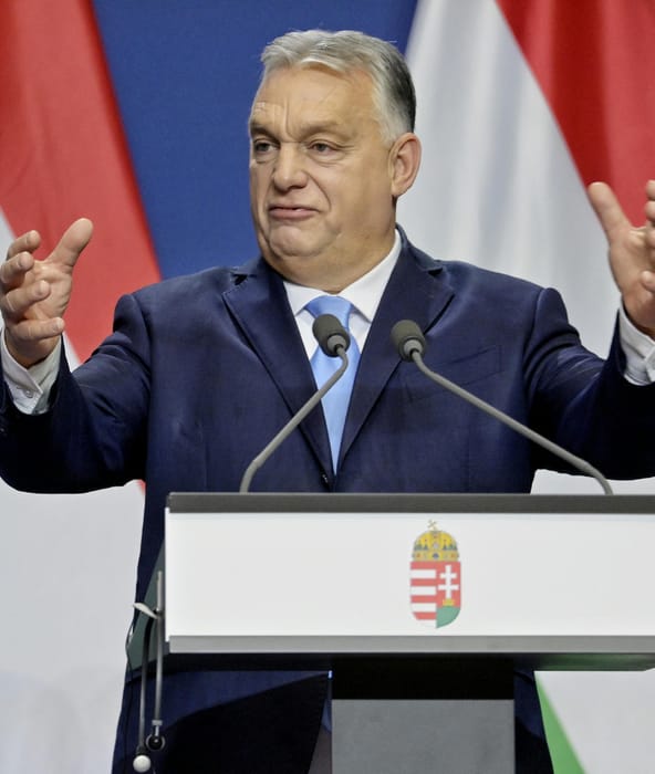 Orbán két miniszter kivételével jelentősen emelte a kormánytagok fizetését