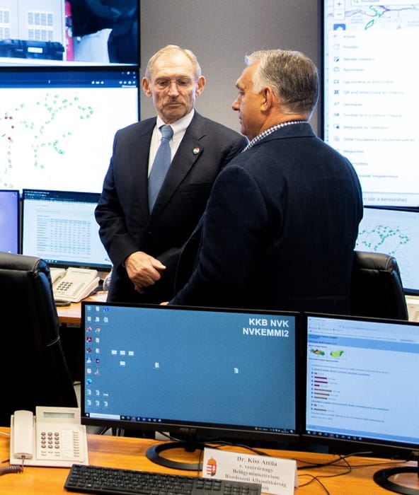 Csendben milliárdokat fizet a kormány az EU-nak, de az ügyészség nem találja a beismert csalást a Microsoft-beszerzésben