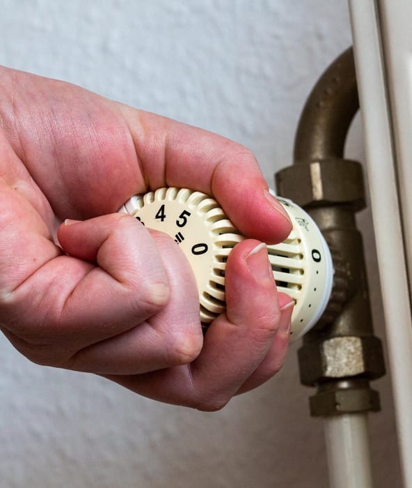 Egy sor adó a vártnál többet emelkedik jövő januártól, mert idén májusban sok reggel volt hideg