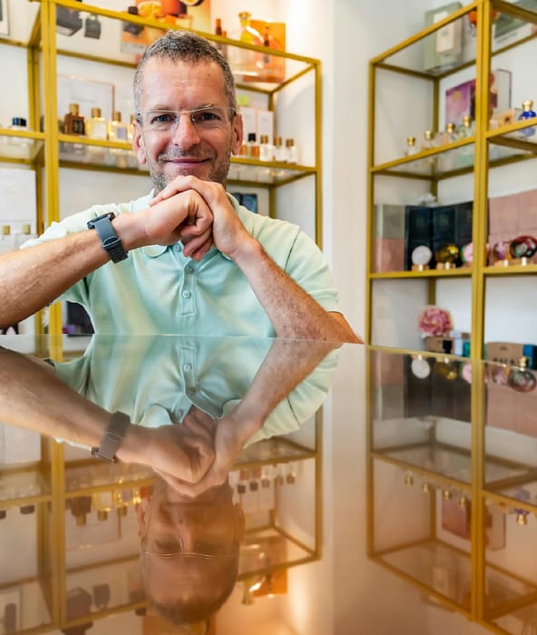 Zólyomi Zsolt parfümőr: Svájci banktulajdonos ügyfeleim klubjában Lölö – már elnézést – csak egy szerencsétlenke lenne