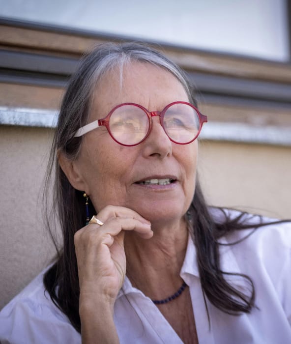 „Elfogadtam, ahonnan jövök” – portréinterjú Bettina Göringgel