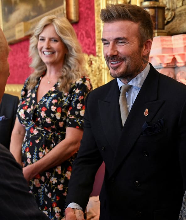 „Hálátlan k***ögök”-től a lovagi címig – David Beckham küzdelme azért a bizonyos három betűért