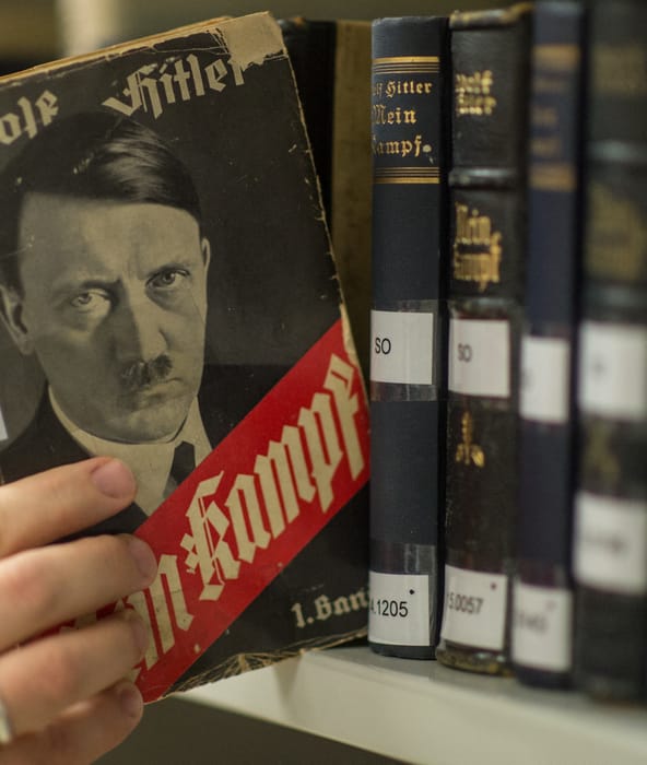 Minden ifjú házaspár kapott egy Mein Kampfot – 100 éve jelent meg a könyv, amely tízmilliók halálát vetítette előre