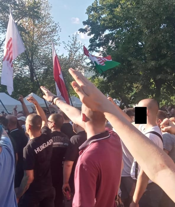 Megszüntették a nyomozást a Mi Hazánk rendezvényén feltűnő náci jelképek miatt, a szombati Pride-on viszont büntethetnek a rendőrök