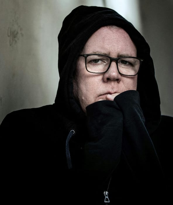 „Nem lettem konzervatív, de kevésbé vagyok liberális” – Bret Easton Ellis Magyarországról, Trumpról és a halott regényirodalomról
