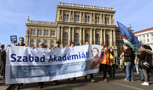 Rendkívüli közgyűlésen döntenek ma az MTA-nál arról, lemondjanak-e vagyonuk jelentős részéről