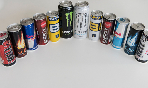 Az új kormányrendelet egy kalap alá veszi az energiaitalokat a homoszexualitást népszerűsítő kiadványokkal és az alkohollal