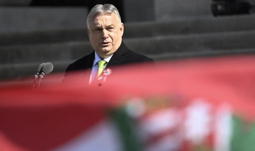 A Fidesz két hónapja nem tud felébredni a rémálomból, az utcai harcos Orbán több fronton is vereséget szenvedhet 