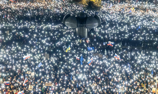 Végzetes lehet Putyin ölelése Fico számára