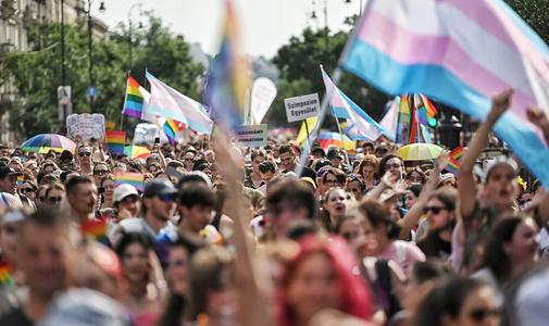 A hatályos jogszabály alapján a Pride nem tiltható be, de a kormányzat a HVG-nek nem zárta ki, hogy a törvény megváltozik