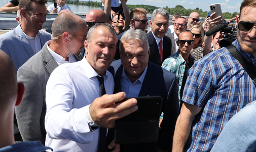 Orbán: A választást megnyerjük, a foci Eb-t majd meglátjuk - videó a kalocsai hídátadásról