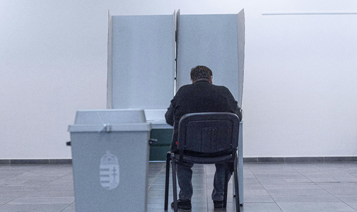 Kizárt DK-s happolta el Szabó Bálint új pártját: árad a Duna, és van, aki már a kiábrándult tiszásokra gyúr