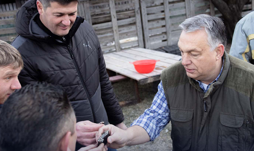 A falu adja a másikat – Orbán lohol a vidéki szavazói után