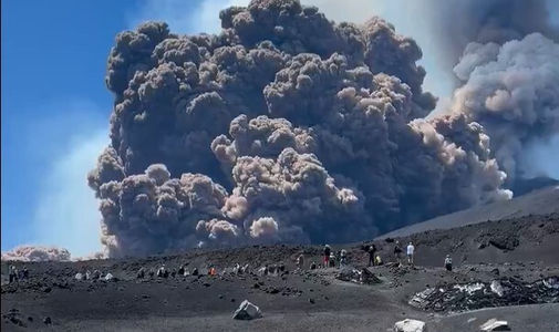 Kitört az Etna, menekülnek a turisták – videó