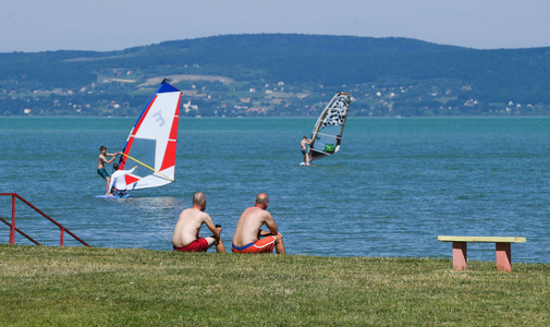 zCast: Rajtunk is múlik, meddig lesz Balaton