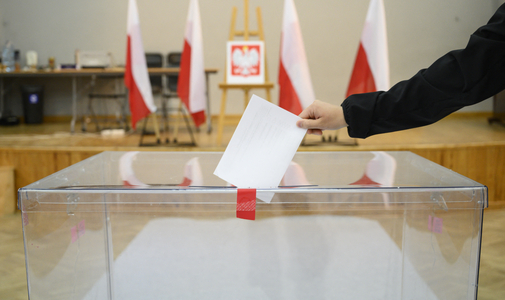 Beláthatatlan válsághoz vezethet egy túl szoros eredmény a lengyel elnökválasztáson