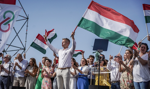 Fotógaléria: Ilyen volt Magyar Péter utolsó tüntetése a választás előtt
