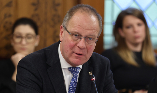 Navracsics Tibor: Nem tudom elképzelni, hogy Ferrarit, vagy vadászkastélyt vegyek