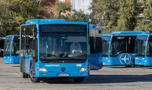 Miért van az, hogy bizonyos buszokon Budán még elsőajtós a felszállás, de Pestre érve már nem?