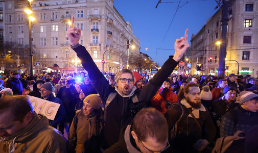 Példátlan megoldásokkal, az alapvető emberi jogok megsértésével élesíti új fegyverét a Fidesz