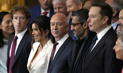 Hiába a millió dolláros hűségeskük, Trump folytatja Biden hadjáratát a Google és a Facebook ellen