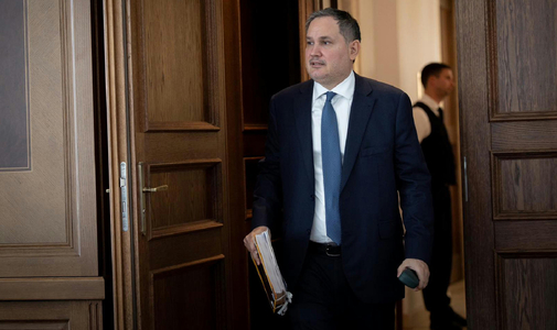 Hiába cáfolják a számok, Orbán hisz az akcióhőssé előléptetett Nagy Mártonban