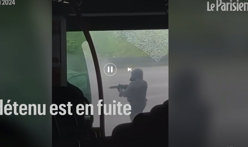 Megtámadtak egy francia rabszállítót, legalább két őr meghalt – videó
