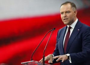 Fociultrákkal verekedett és a Tusk-kormánnyal is keményen bánna az új lengyel államfő