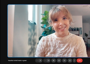 Tolmácsolós funkció jön a Google Meetbe