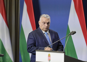 Miért eleve hazug, értelmetlen színjáték a Fidesz javaslata az Amerikában nyomozó orbánvédelmi kormánybiztosról?