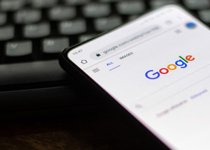 Megváltozhat a Google kereső – egy ismert gomb is búcsúzhat több évtized után