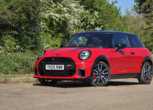 A legenda tovább él: Angliában vallattuk a méregzsák új Mini JCW-ket