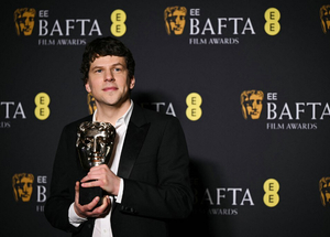 Jesse Eisenberg a HVG-nek: Imádom a Saul fiát, ez minden idők legjobb holokausztfilmje