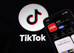 TikTok-háború: a legfelsőbb bíróság betiltja, Trump mentené, közben az amerikai felhasználók már a Vörös könyvecske oldalain borulnak a kínai kémek nyakába