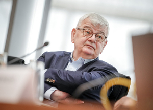 Joschka Fischer: Európa vagy megvédi magát, vagy behódol a nagyhatalmaknak