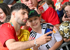 Cerveza, salchichas y fútbol: cientos de personas se interesaron por el entrenamiento general de la selección húngara en Alemania