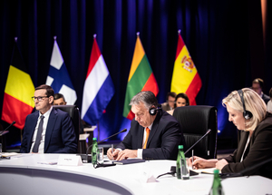 Euractiv: Orbán és Morawiecki Le Pennel akarja felforgatni az EP-t