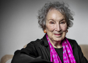 Margaret Atwood a HVG-nek: Ha diktátor vagy, jobb, ha alapos munkát végzel, mert rád omolhat a rendszer