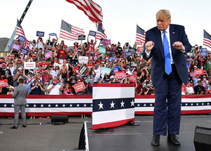 Az én parádém nagyobb lesz, mint a tiéd – Trump teljesítette saját álmát a szülinapjára, a tüntetők másféle tűzijátékkal készülnek