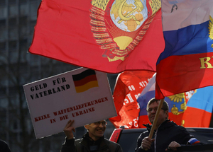 Fellazít és lázít Európában az orosz propaganda, a magyar kormánypárti média ingyen is terjeszti