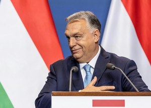 Orbán gyors hátraarcot csinált luxizás-ügyben, de még nagyobbat fordult vele a világ a söjtöri ebéd elítélésétől a magánrepülőzésig