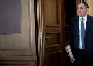 Hiába cáfolják a számok, Orbán hisz az akcióhőssé előléptetett Nagy Mártonban